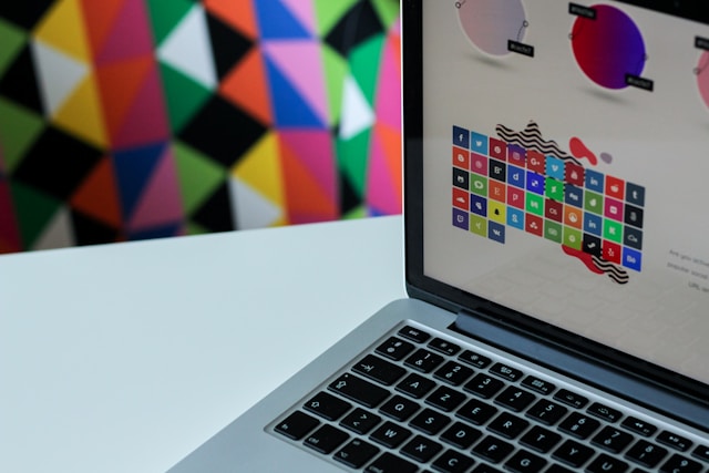 Graphic Designer Challenges in the Midst of AI